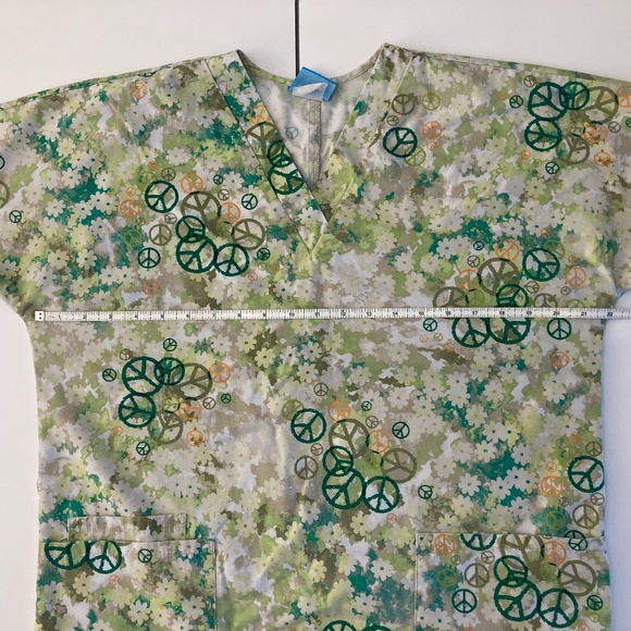 SCRUB TOP - Picture 3 of 3